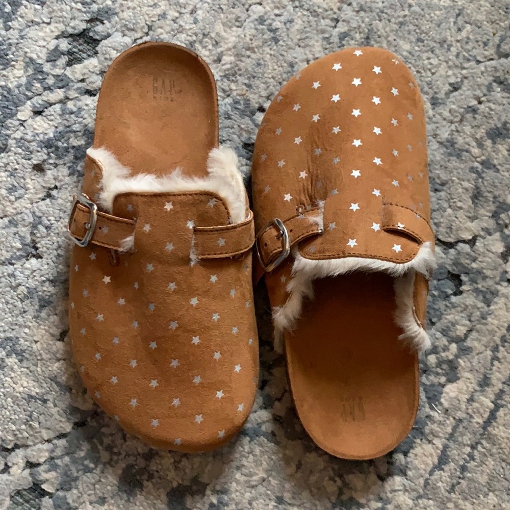 Gap Big Girls size 3 slides/clogs. Faux suede Faux fur.